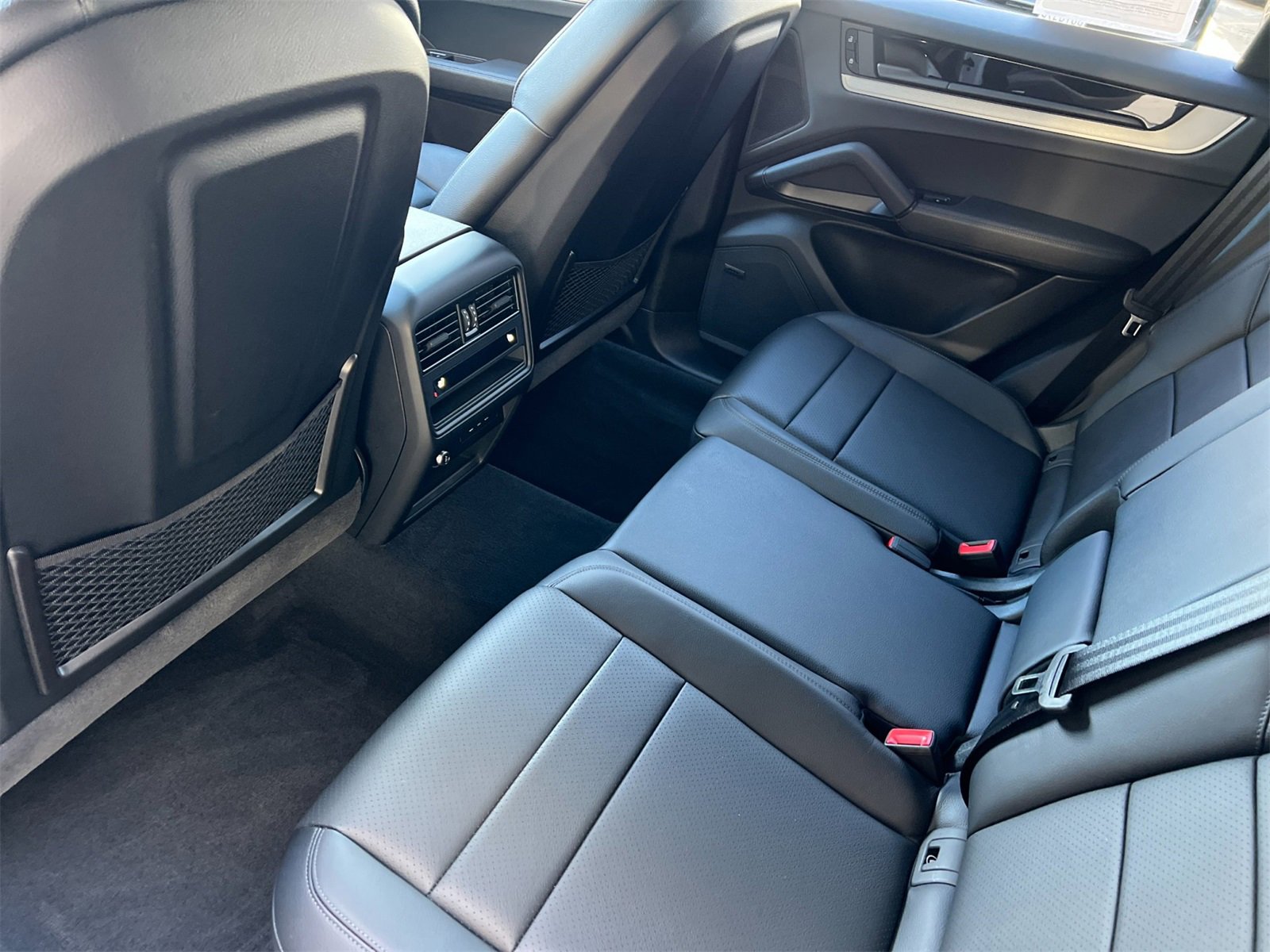 Certified 2025 Porsche Cayenne image 14