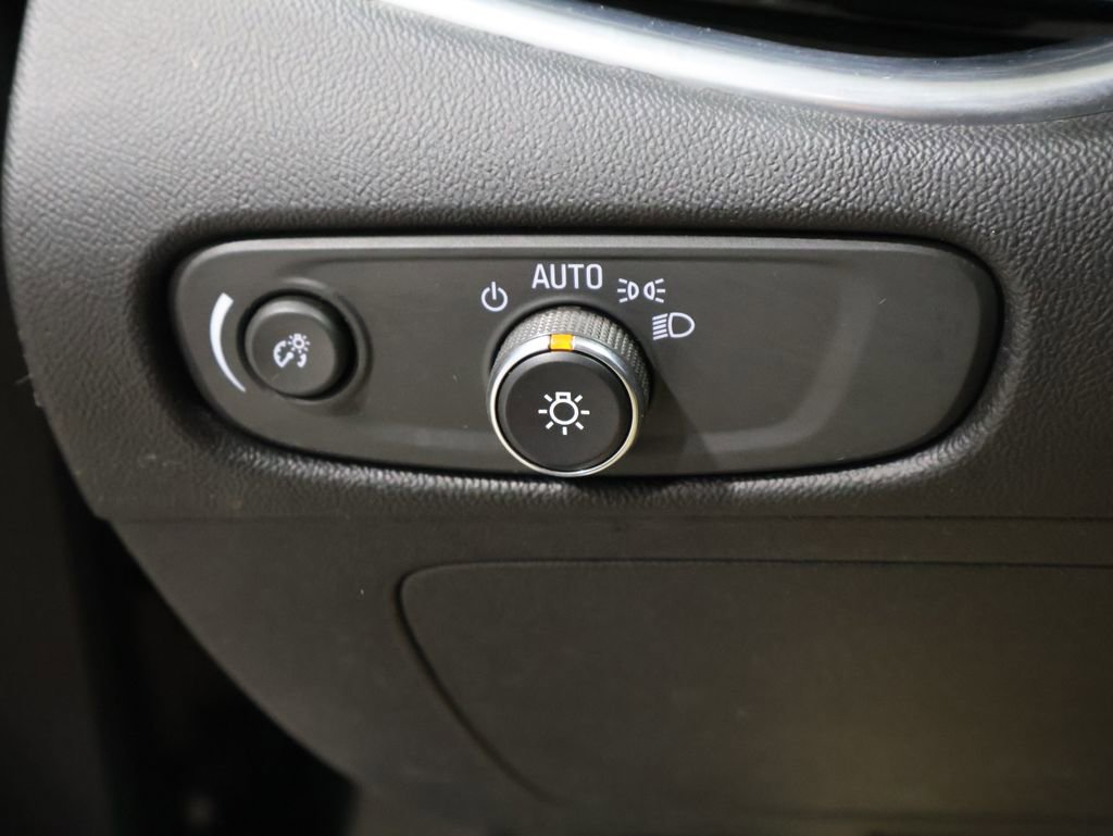 Used 2018 Chevrolet Malibu LT image 33