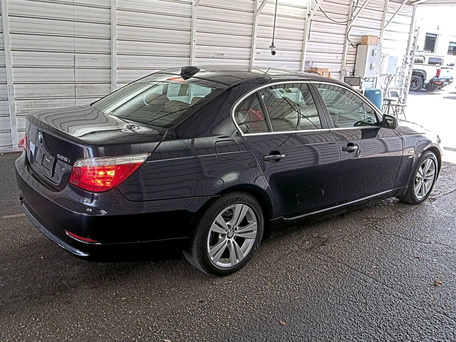 Used 2010 BMW 528i xDrive Sedan AWD/4WD image 11