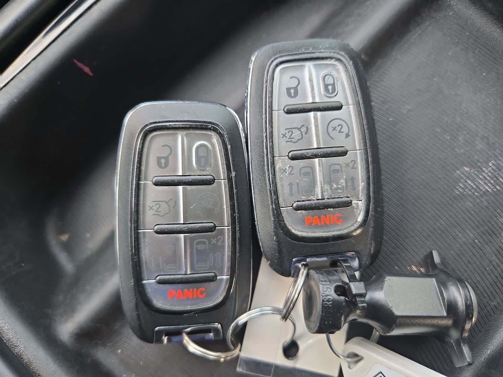 Used 2021 Chrysler Pacifica Touring w/ S Appearance Package image 31