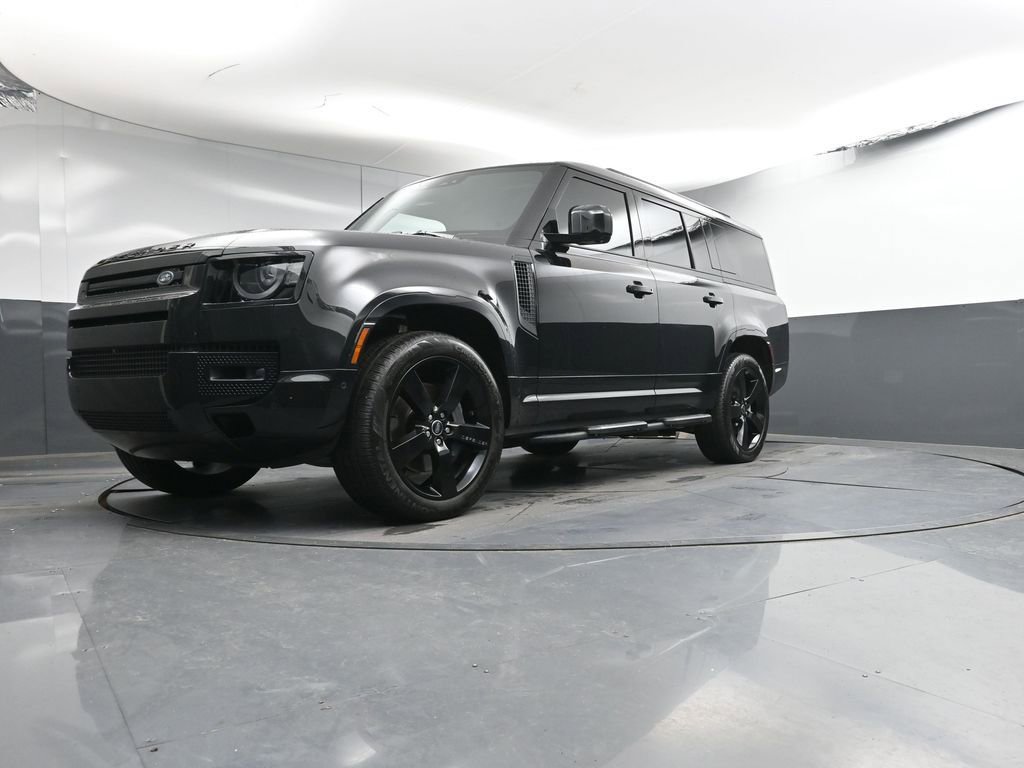 Used 2025 Land Rover Defender 130 X-Dynamic SE AWD/4WD image 27