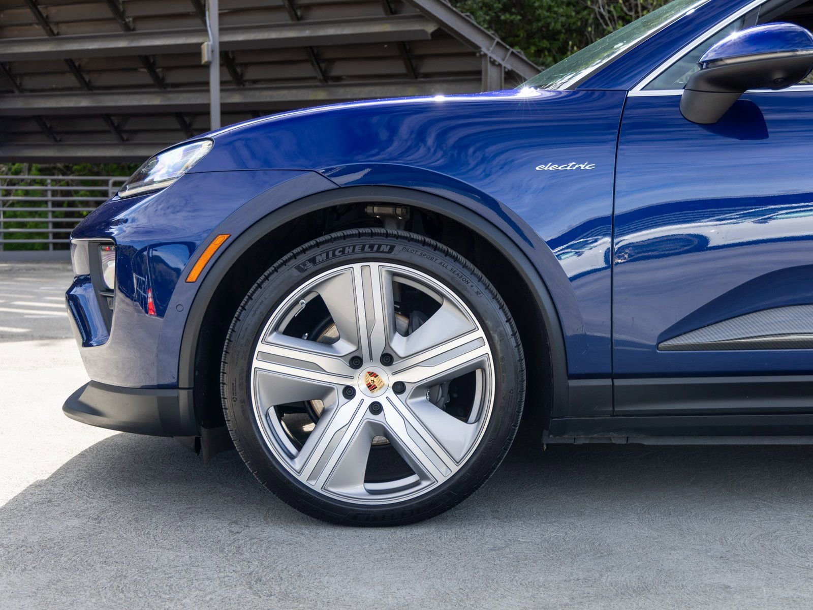 Certified 2025 Porsche Macan 4 Electric AWD/4WD image 13