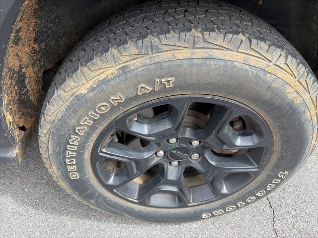 Used 2022 Jeep Cherokee Trailhawk w/ Sound & Nav Group AWD/4WD image 30