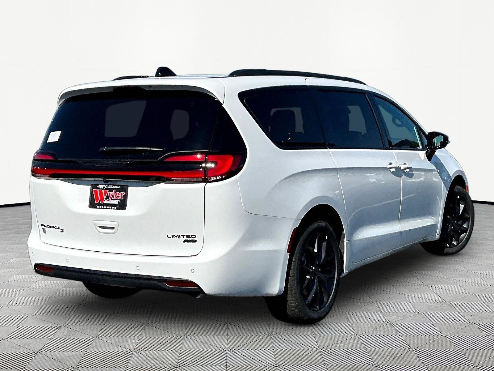 New 2027 Chrysler Pacifica Limited AWD/4WD image 7