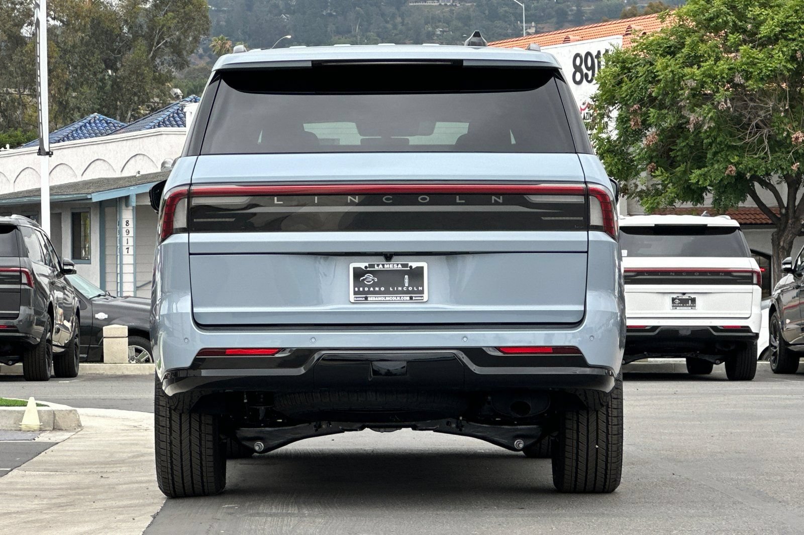 New 2026 Lincoln Navigator Reserve w/ Jet Appearance Package AWD/4WD image 4