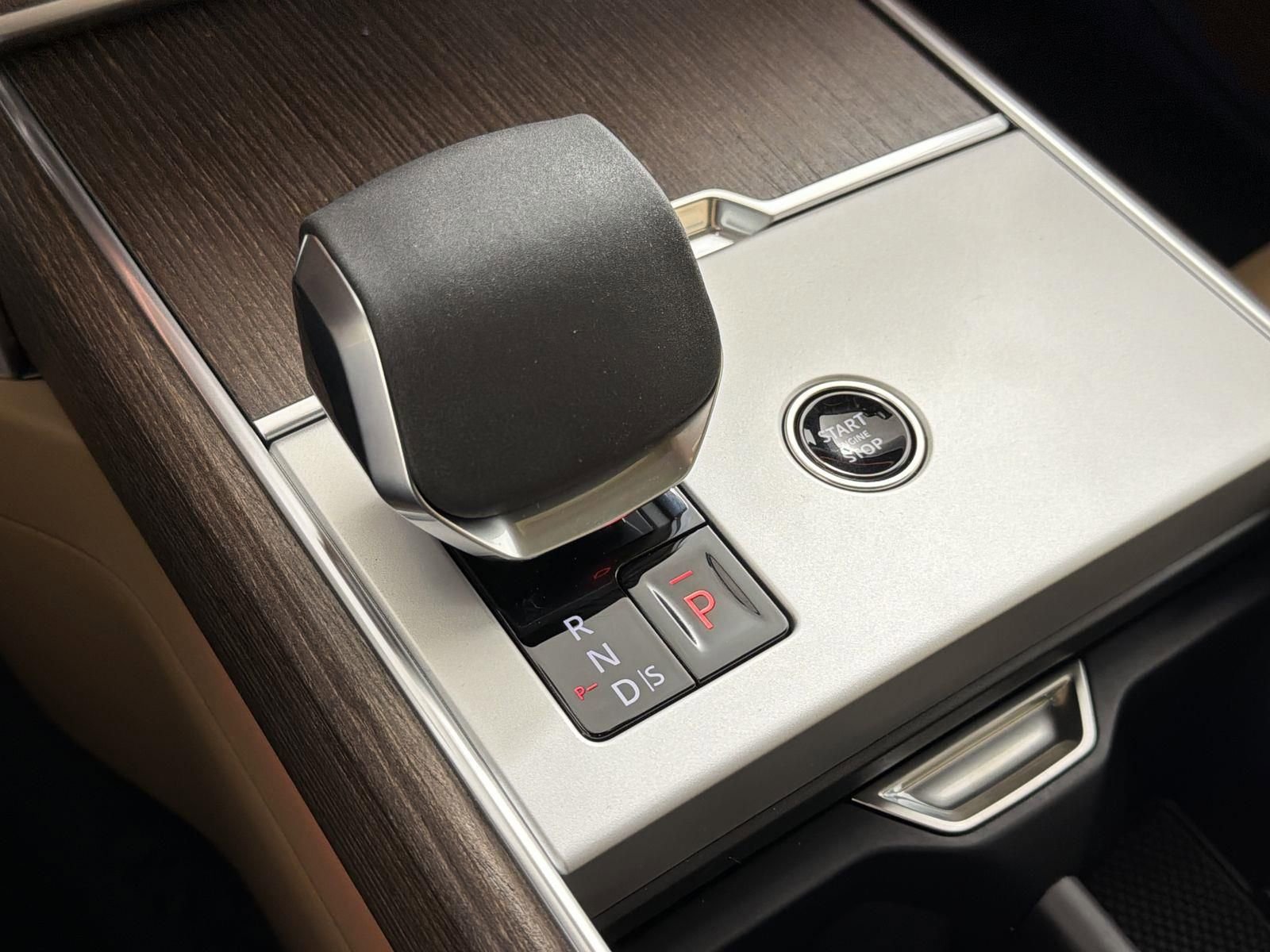 New 2026 Land Rover Range Rover SE image 16