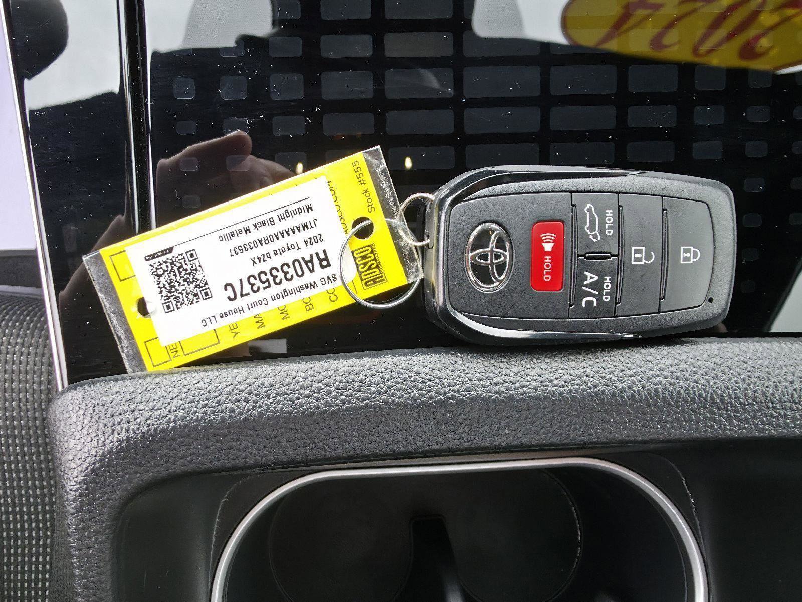 Used 2024 Toyota bZ4X XLE image 21