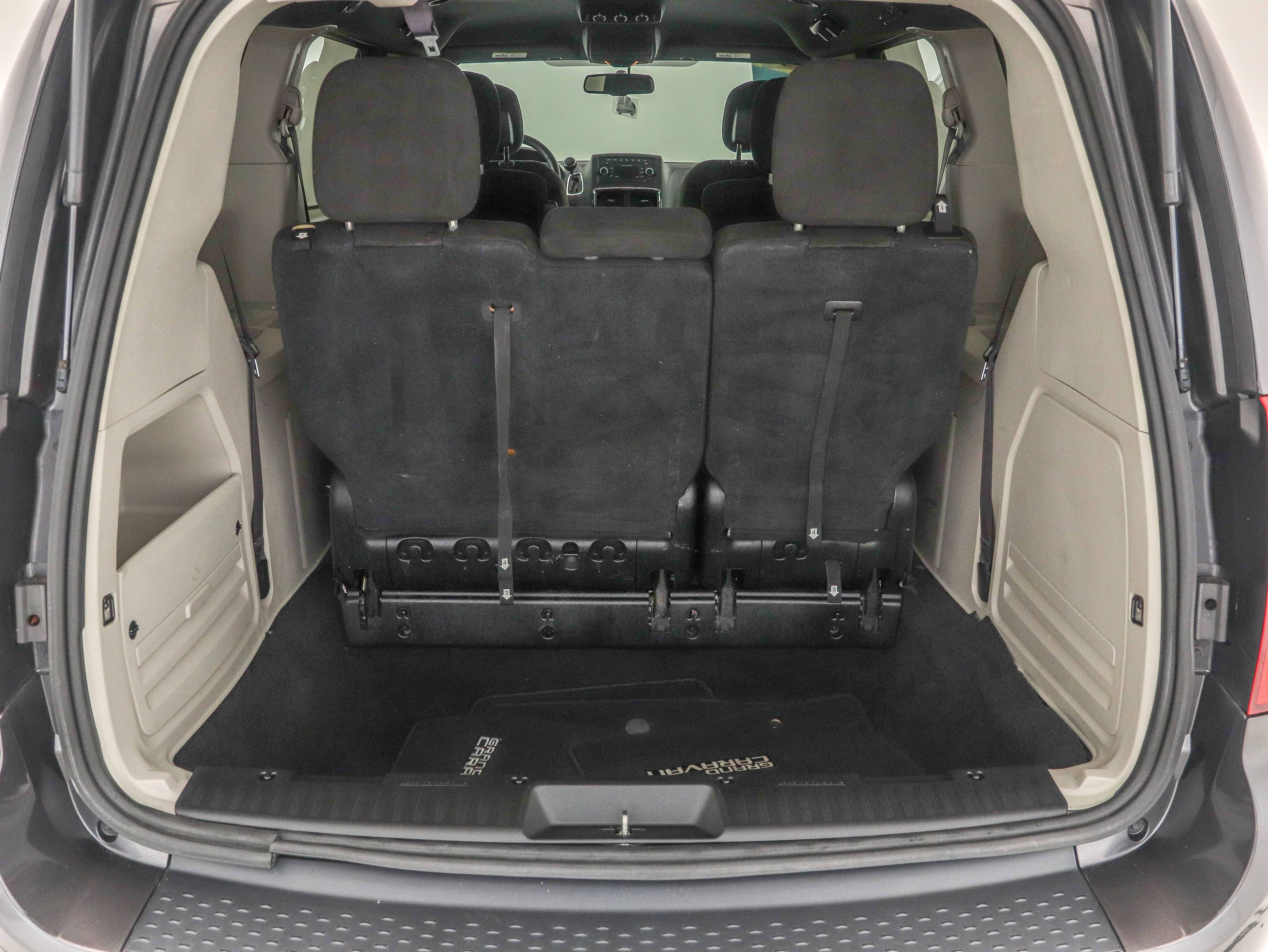 Used 2016 Dodge Grand Caravan SE image 11