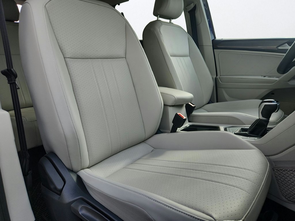 Certified 2023 Volkswagen Tiguan SE FWD image 25
