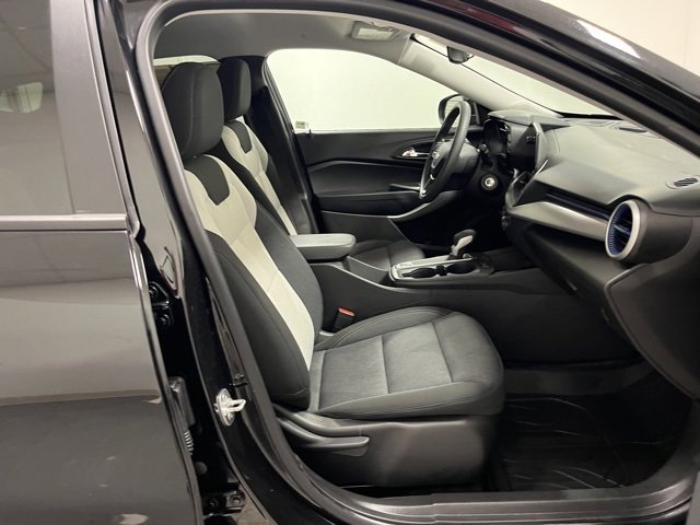 Used 2025 Chevrolet Trax LS w/ LS Convenience Package image 23