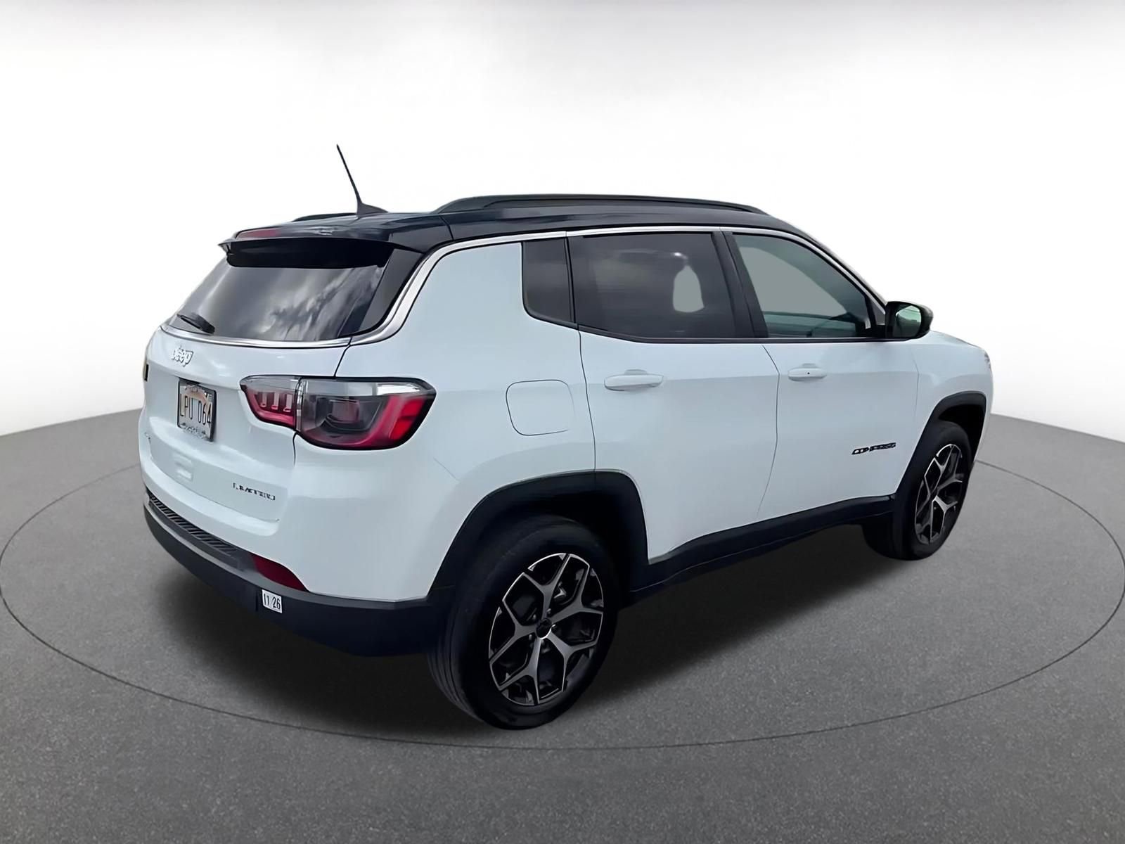 Used 2025 Jeep Compass Limited image 15