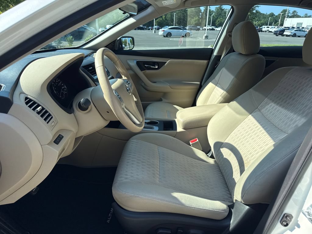 Used 2016 Nissan Altima 2.5 SV FWD image 12
