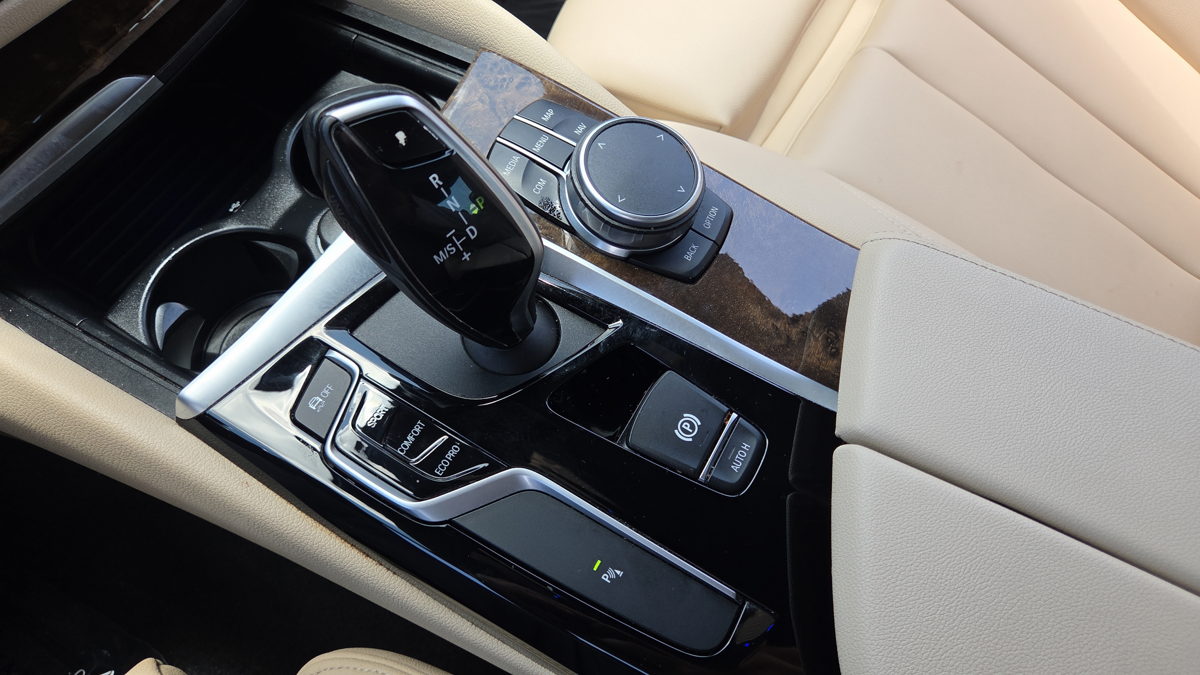 Used 2020 BMW 530i w/ Convenience Package RWD image 33