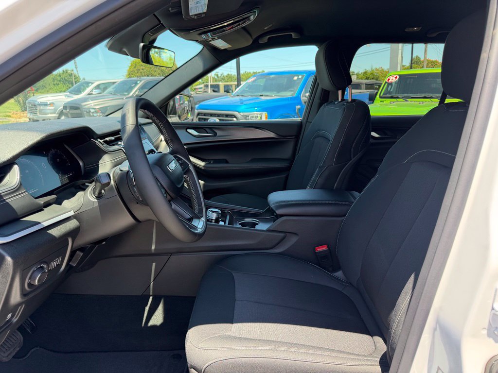 New 2026 Jeep Grand Cherokee Laredo RWD image 14