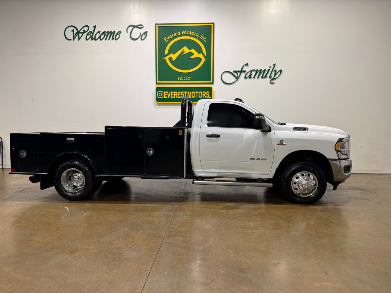 Used 2023 RAM 3500 SLT w/ Quick Order Package 2YG SLT image 2