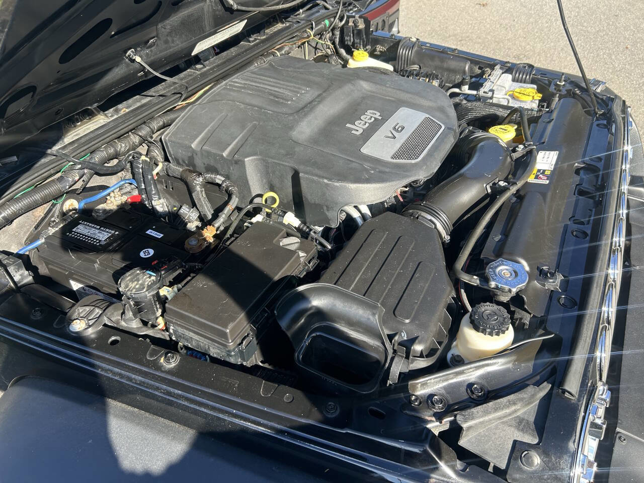 Used 2012 Jeep Wrangler Unlimited Rubicon image 31