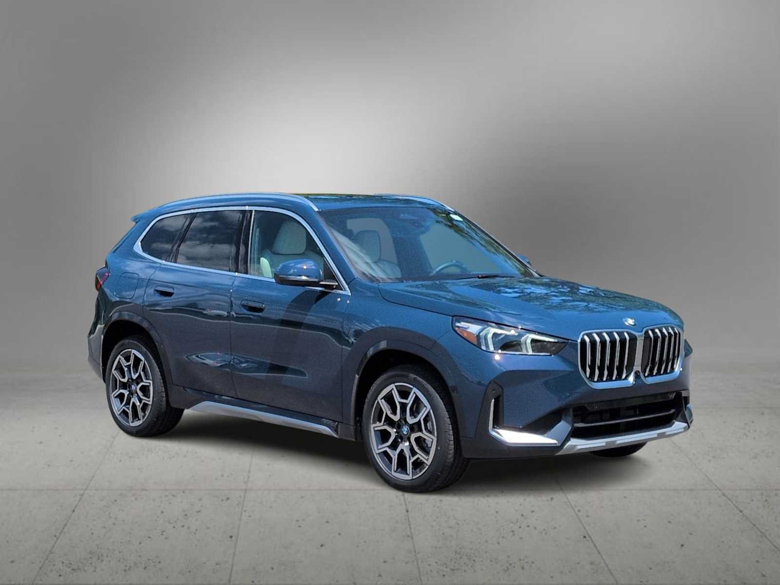 New 2026 BMW X1 xDrive28i w/ Technology Package AWD/4WD image 2