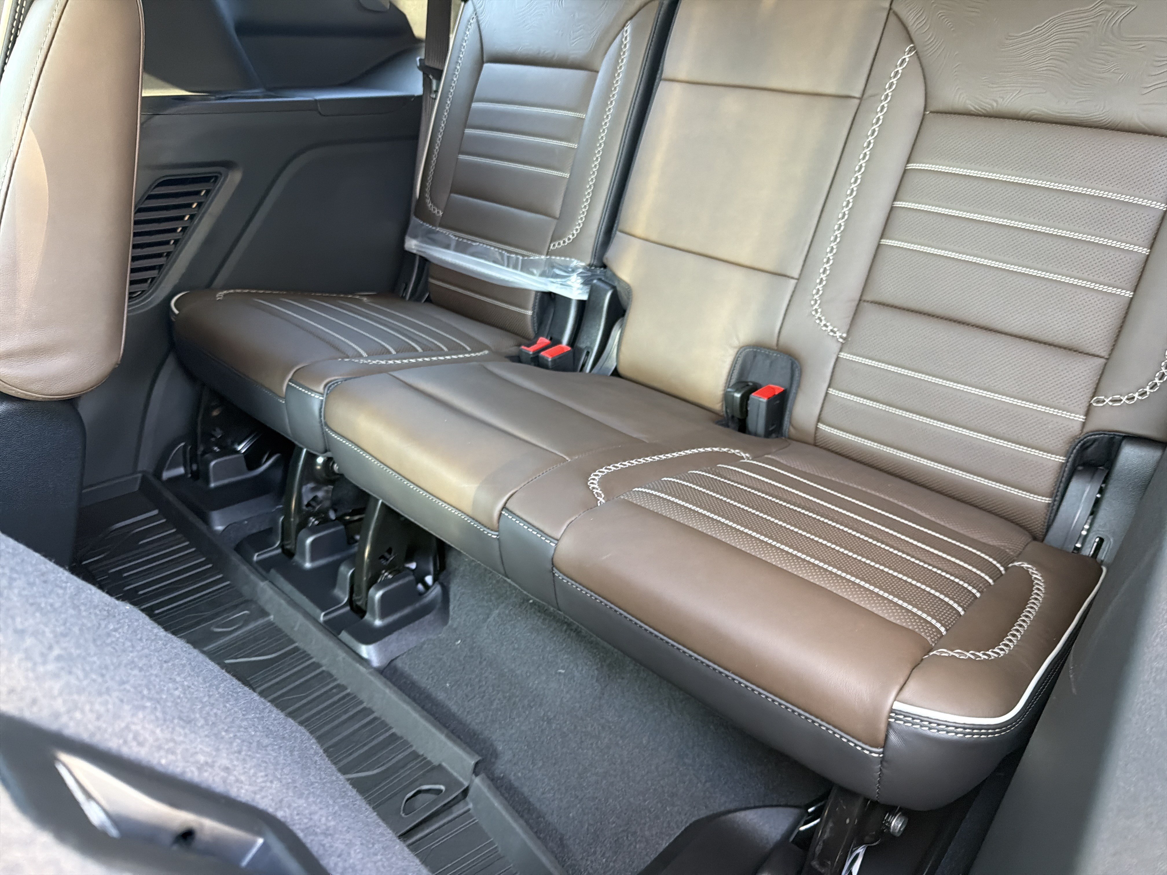 New 2026 GMC Yukon Denali Ultimate w/ LPO, Floor Liner Package AWD/4WD image 21