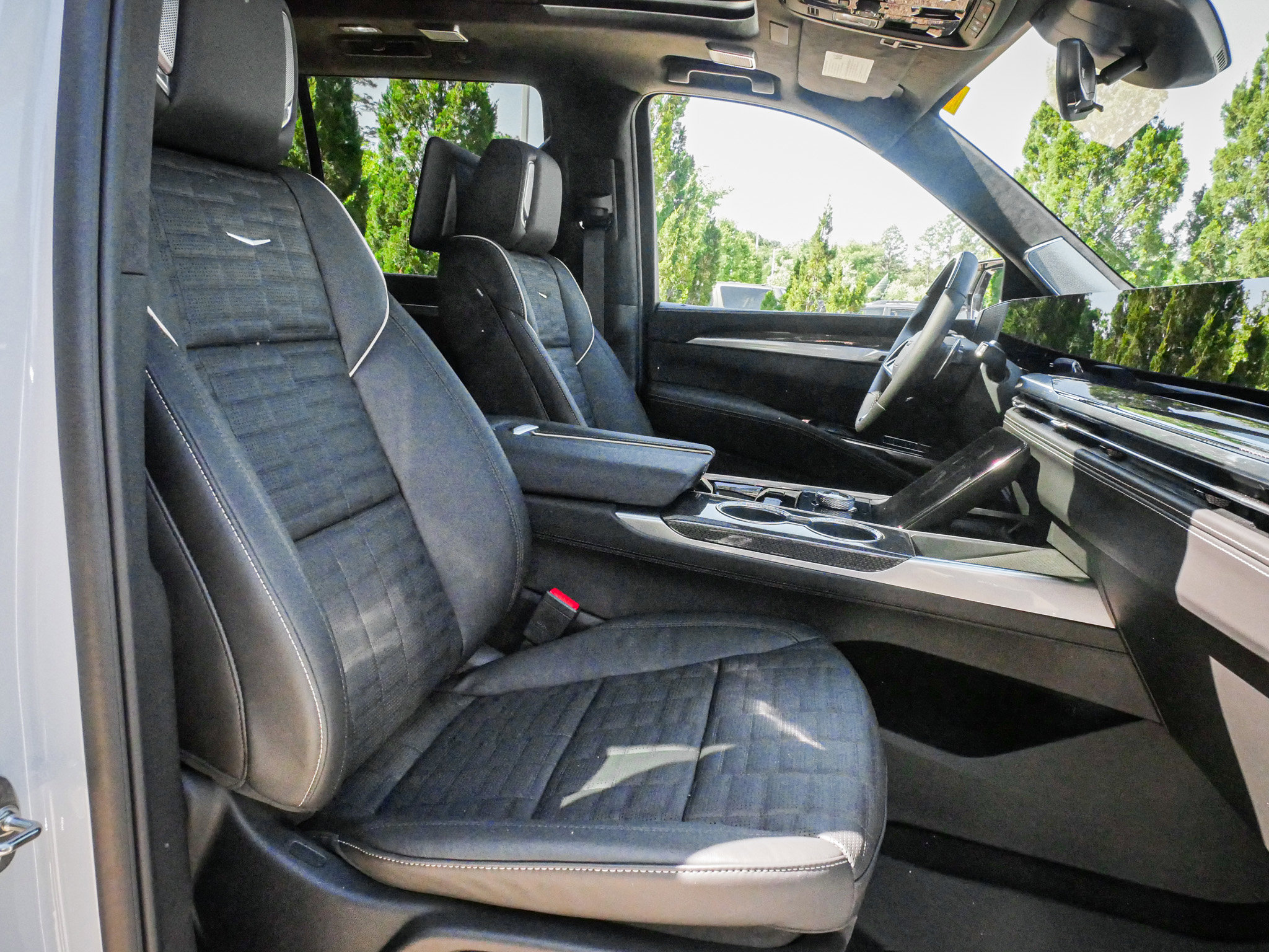 Used 2026 Cadillac Escalade V w/ LPO, ONYX Package AWD/4WD image 35