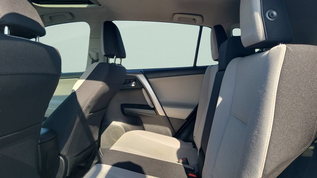 Used 2018 Toyota RAV4 XLE AWD/4WD image 10