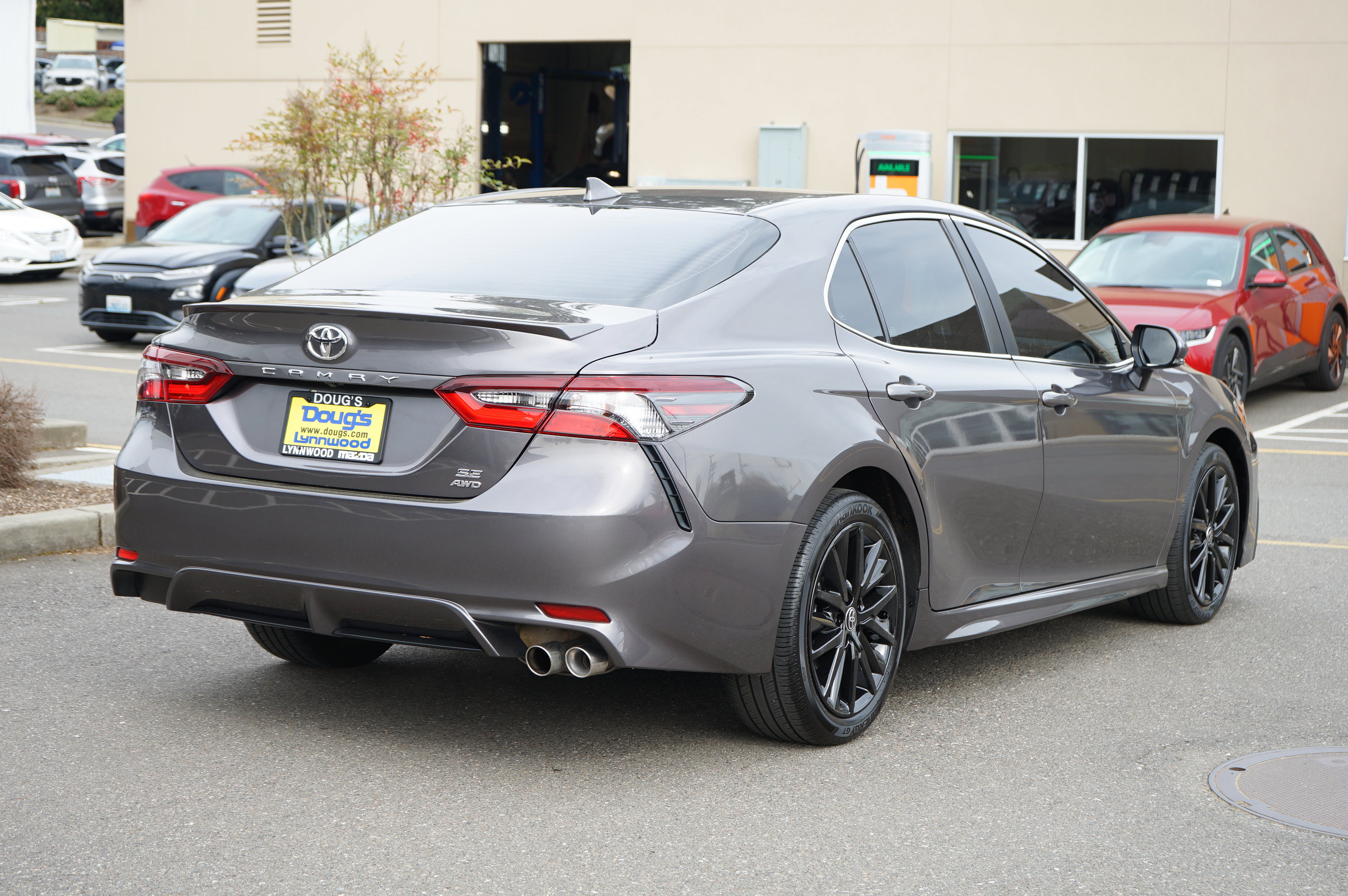 Used 2023 Toyota Camry SE AWD/4WD image 3