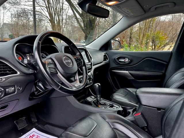 Used 2019 Jeep Cherokee Limited FWD image 11