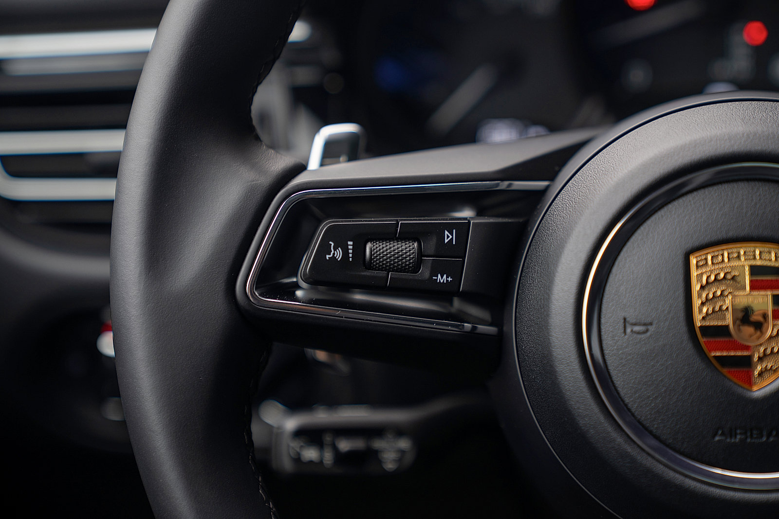 Certified 2026 Porsche Macan AWD/4WD image 7