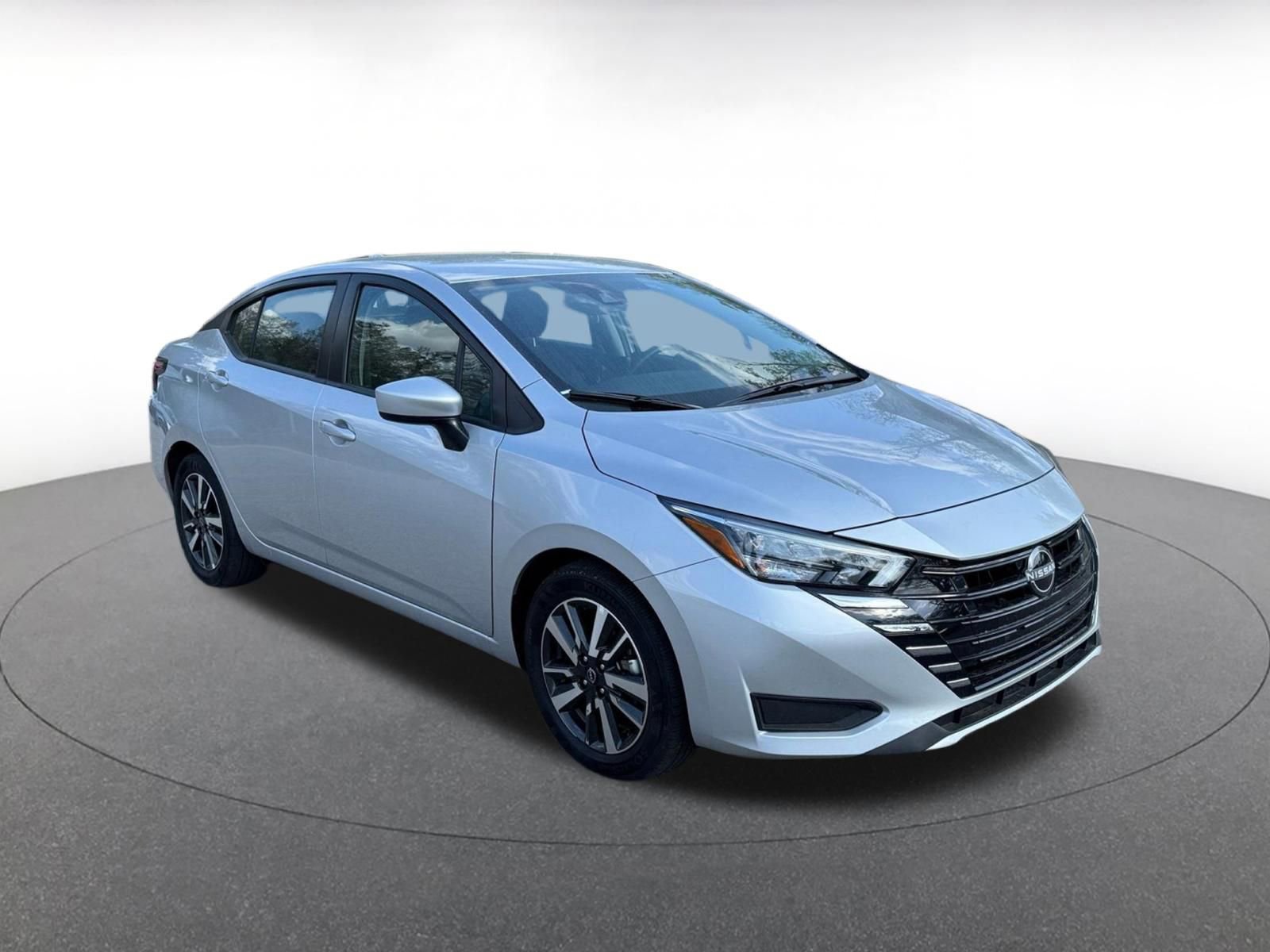 Used 2025 Nissan Versa SV image 1