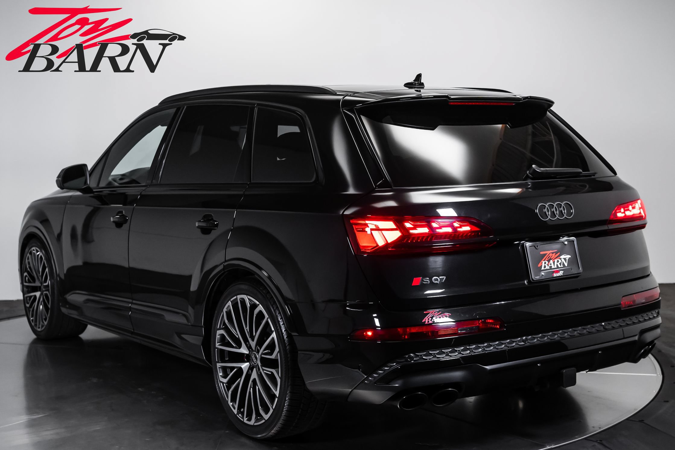 Used 2025 Audi SQ7 Prestige AWD/4WD image 3