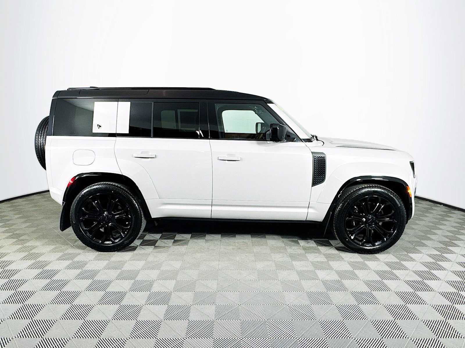 New 2026 Land Rover Defender 110 OCTA image 4