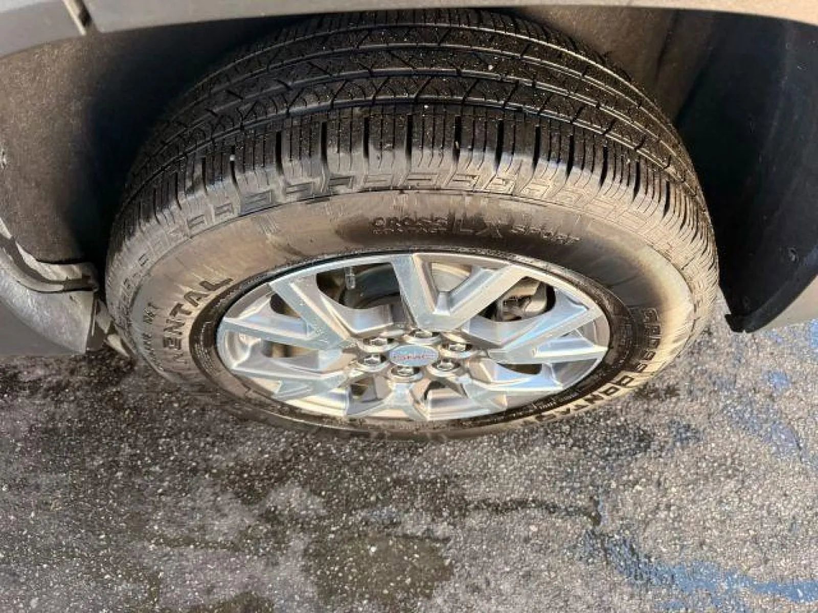 Used 2022 GMC Acadia SLT w/ LPO, Floor Liner Package image 44