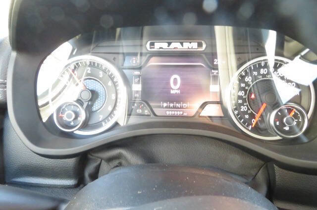 Used 2022 RAM 1500 Laramie AWD/4WD image 18