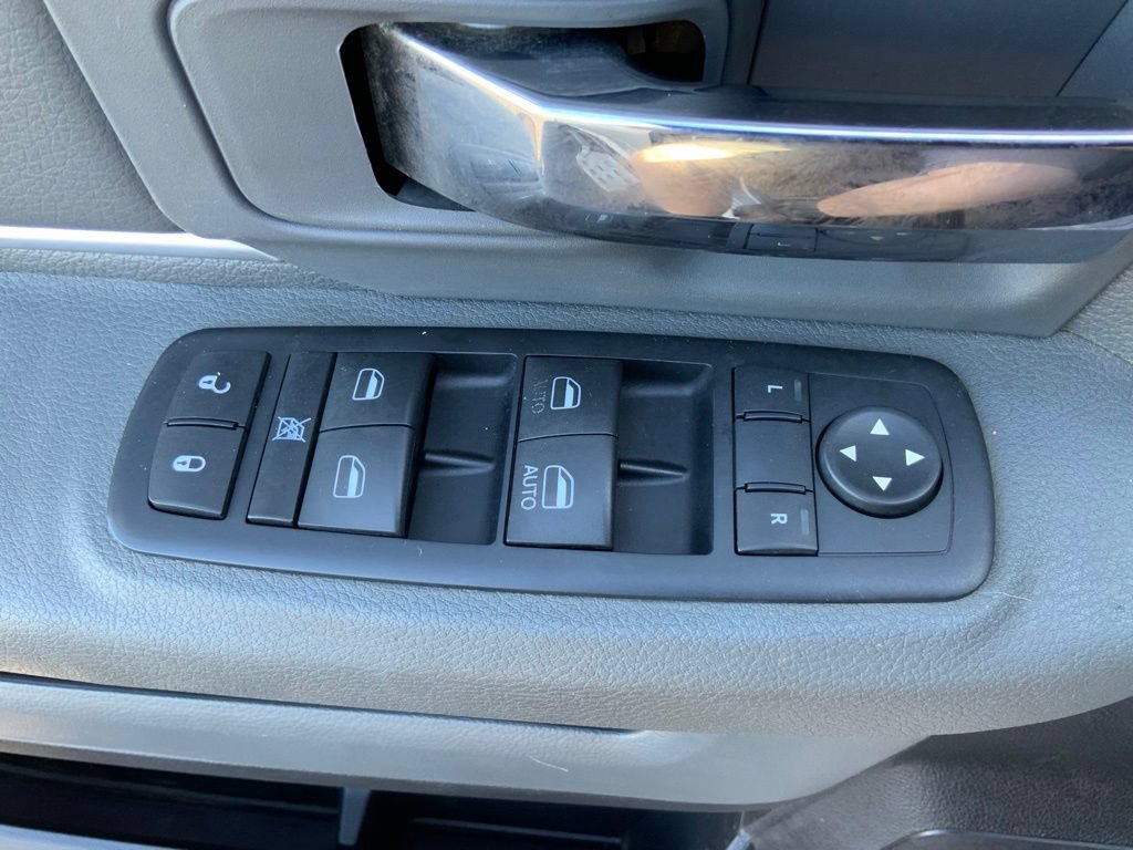 Used 2016 RAM 2500 SLT AWD/4WD image 17