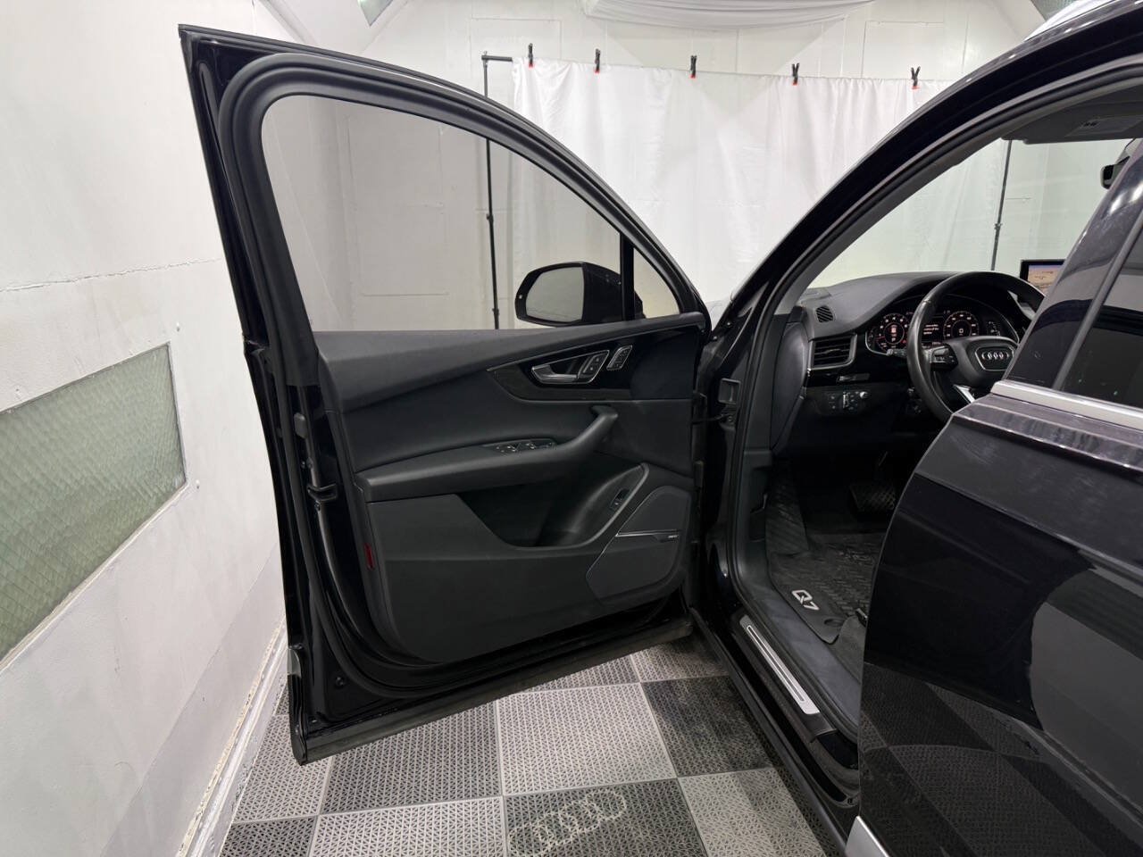 Used 2019 Audi Q7 3.0T Prestige AWD/4WD image 30