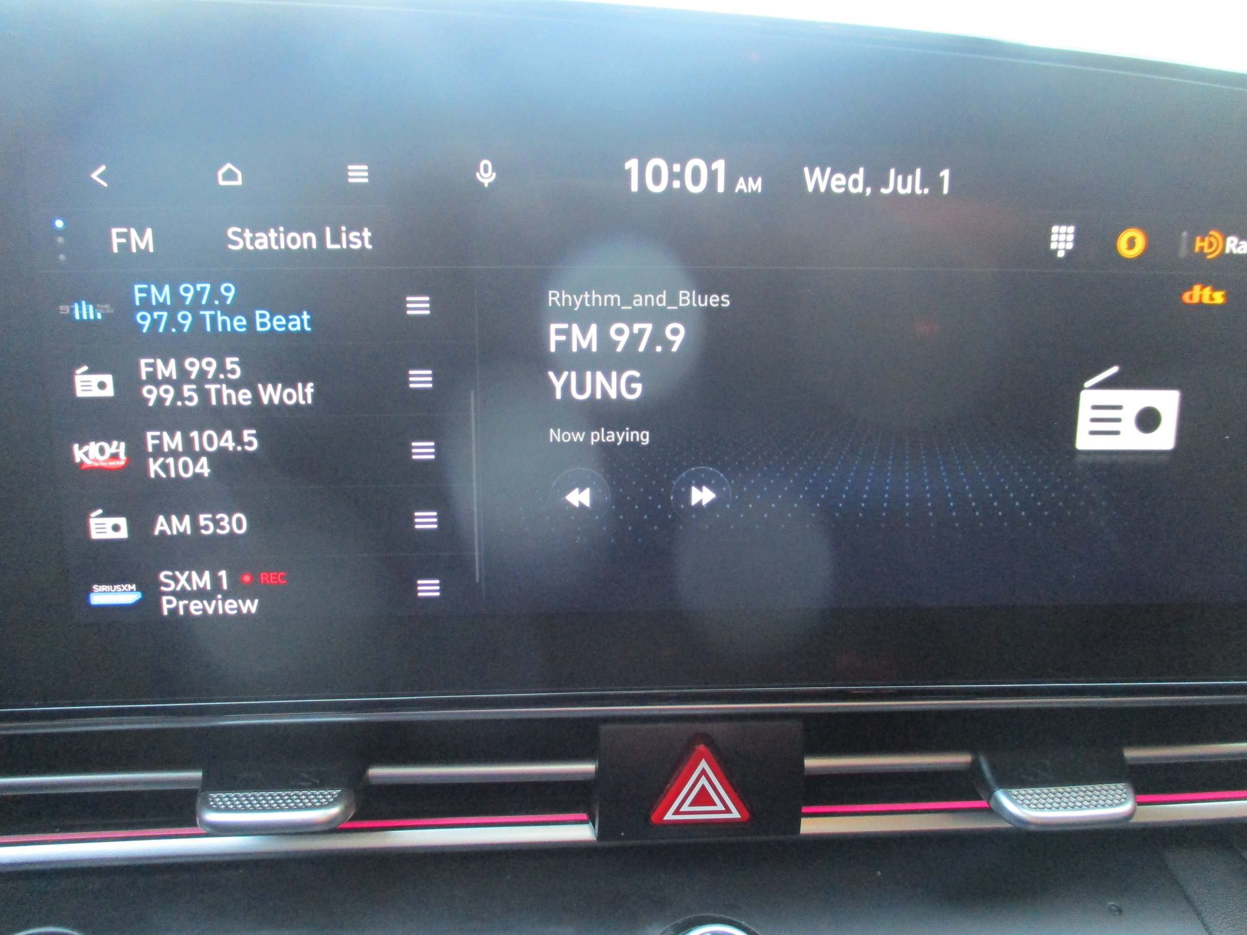 Used 2022 Hyundai Elantra Limited w/ Preferred Accessory Package FWD image 19