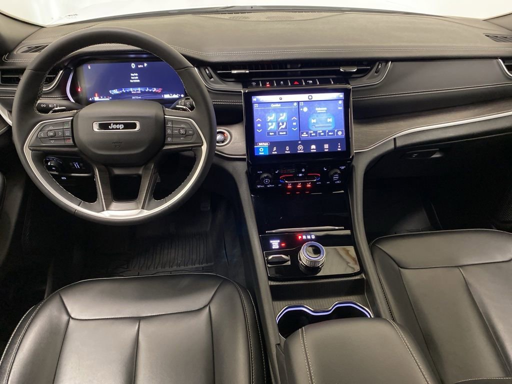 Used 2024 Jeep Grand Cherokee L Limited w/ Black Appearance Package image 23