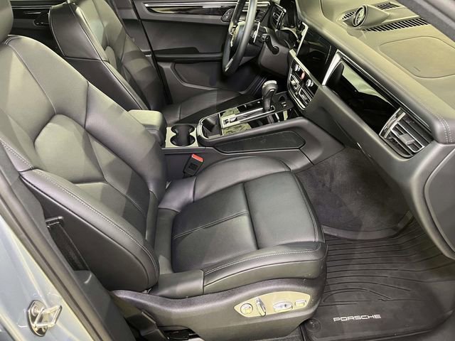 Certified 2025 Porsche Macan AWD/4WD image 24