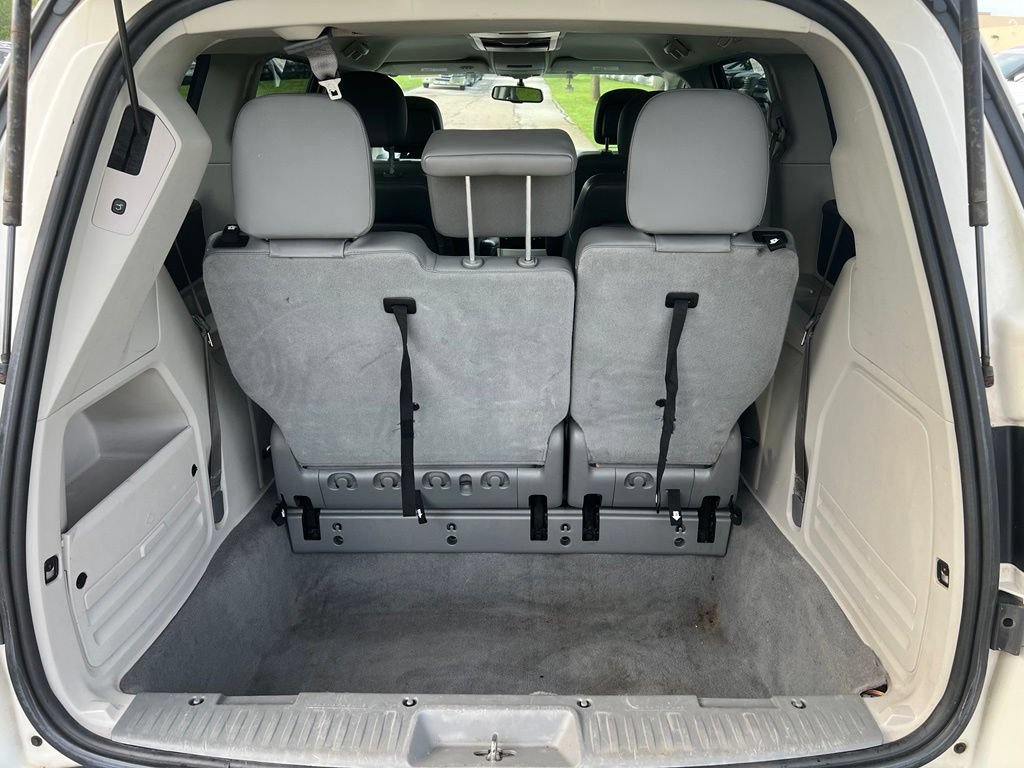Used 2012 Volkswagen Routan SE FWD image 14