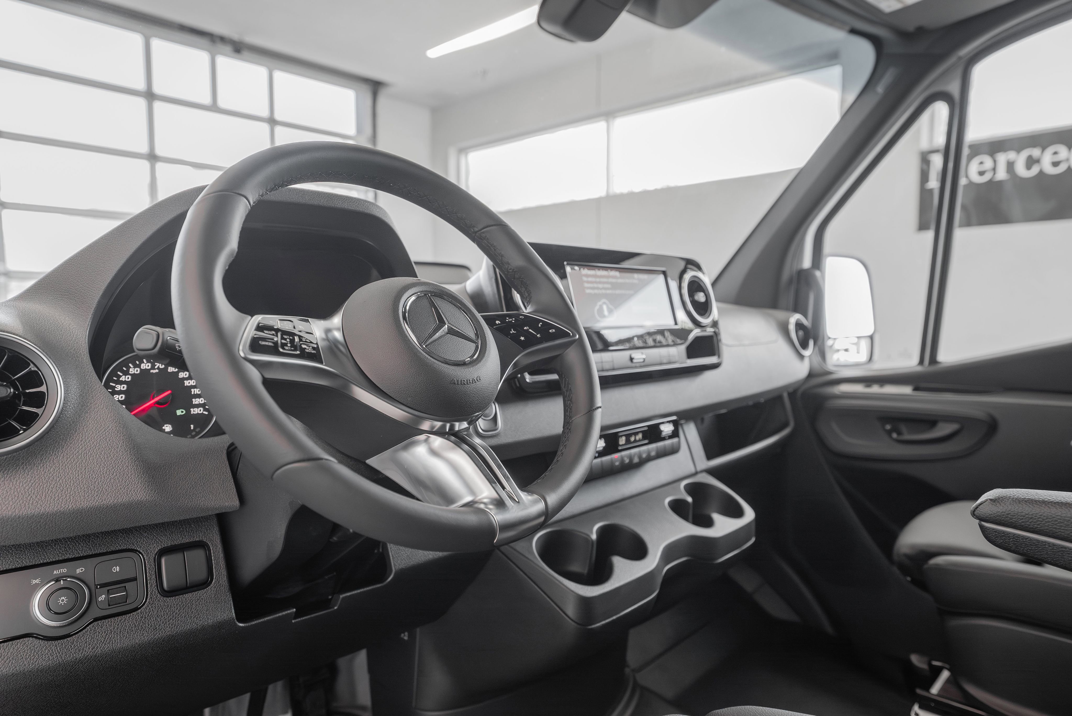 Used 2025 Mercedes-Benz Sprinter 2500 image 7