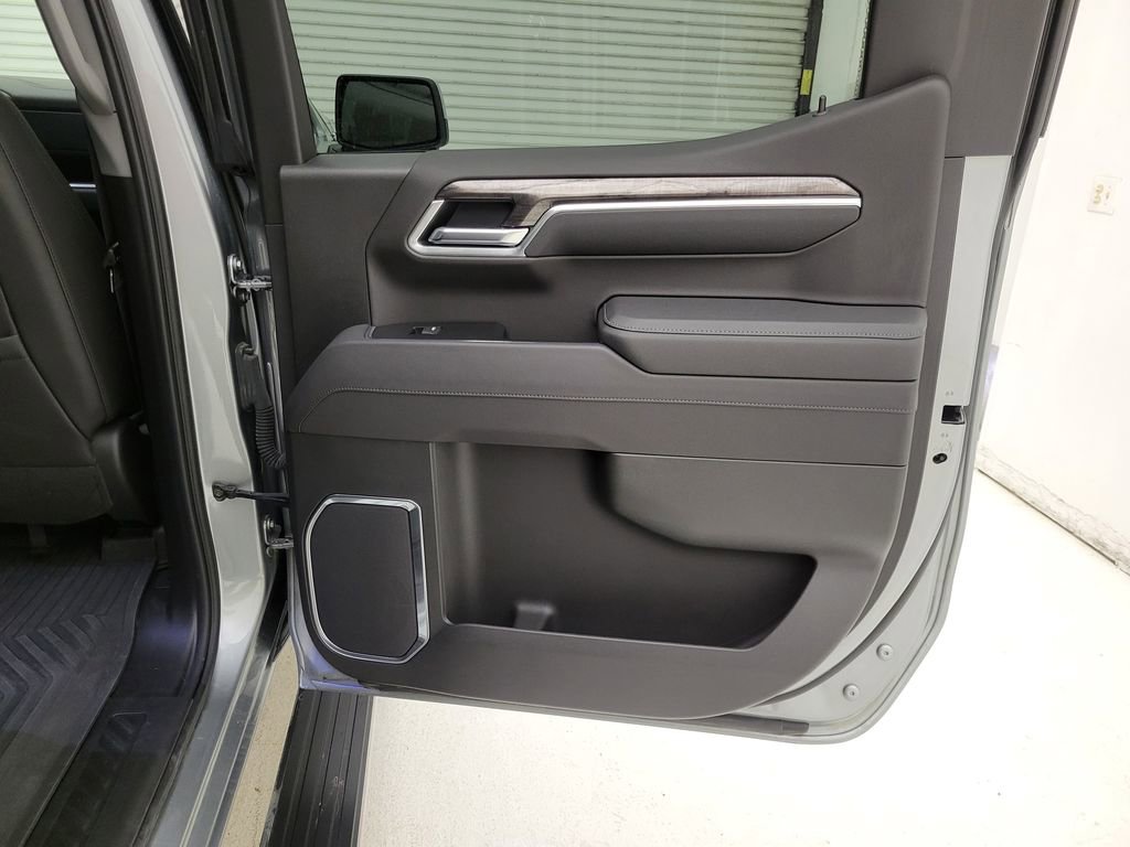 Used 2025 Chevrolet Silverado 1500 LTZ image 46