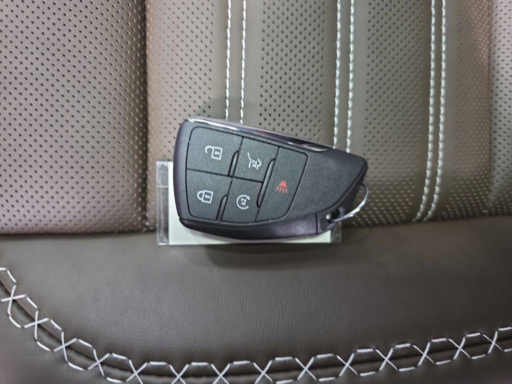 New 2026 GMC Acadia Denali Ultimate w/ LPO, Floor Liner Package image 40