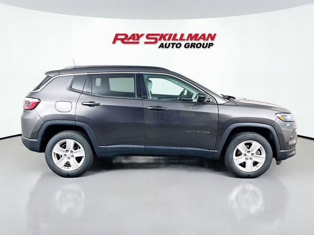 Used 2022 Jeep Compass Latitude w/ Sun and Sound Group AWD/4WD image 8