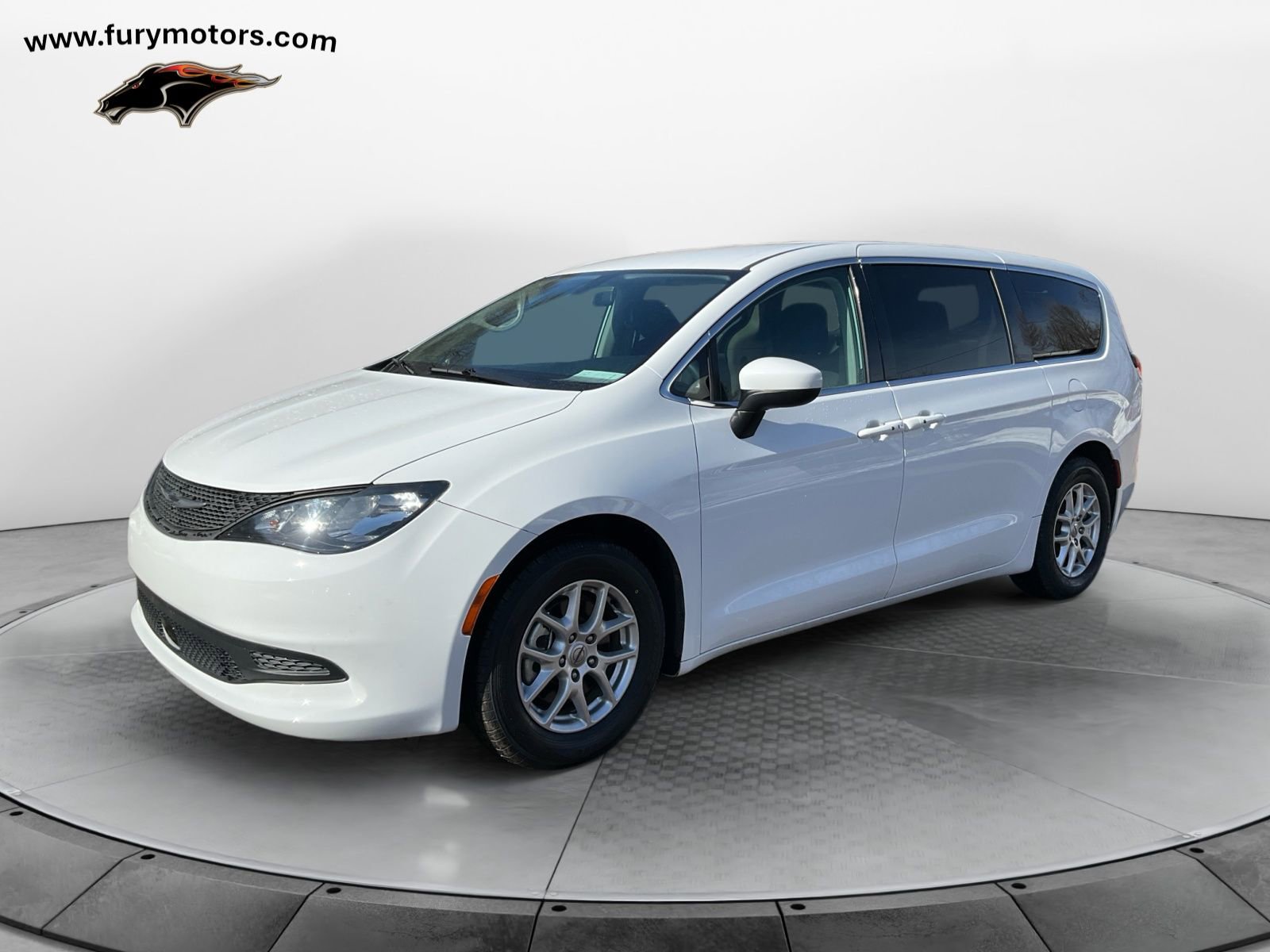 Used 2022 Chrysler Voyager LX image 7