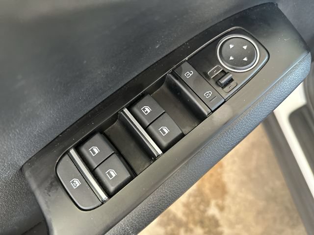 Certified 2023 Kia Soul LX FWD image 17