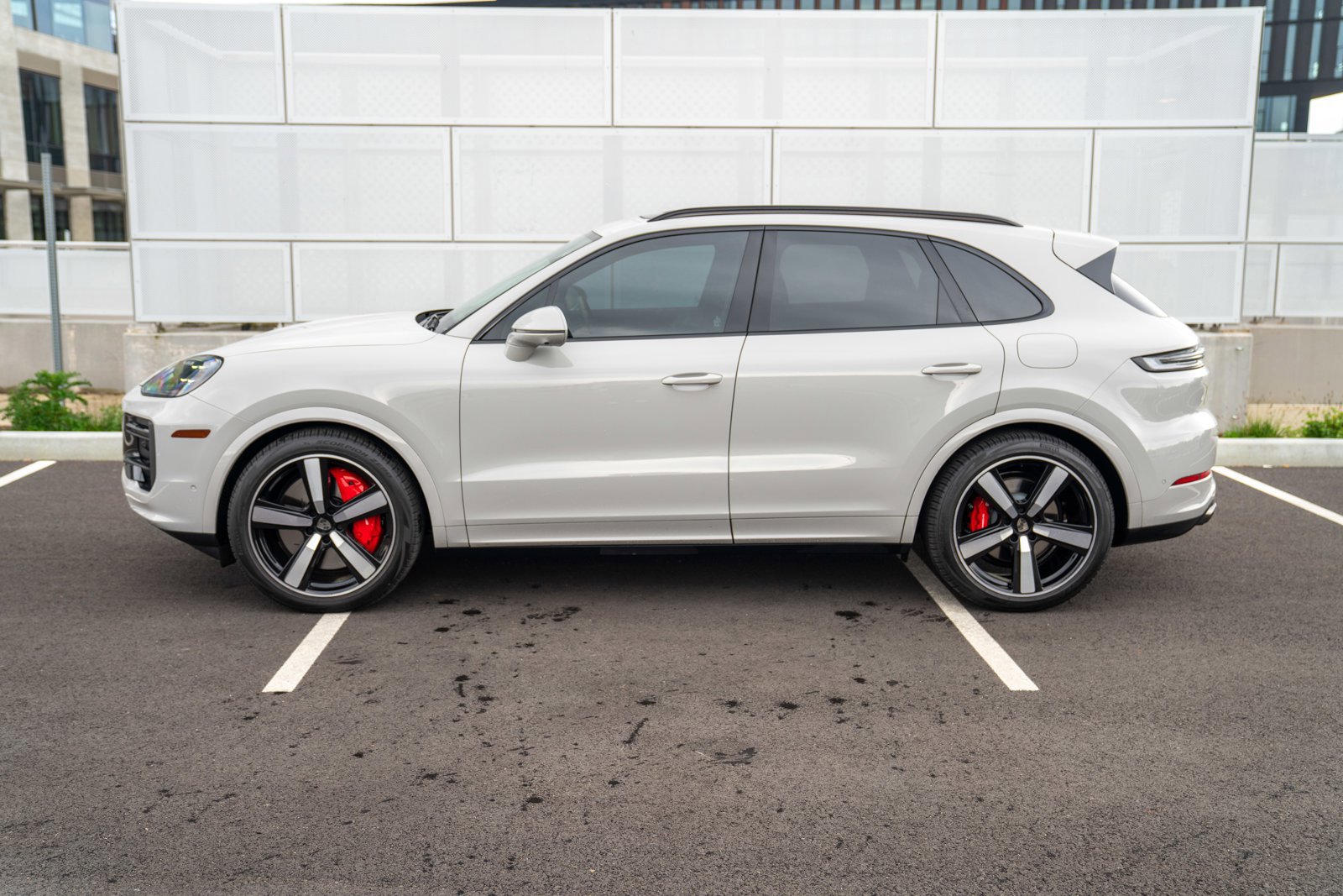 Certified 2025 Porsche Cayenne Turbo video 2