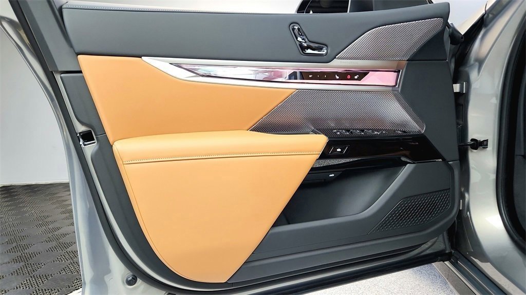 New 2026 BMW 740i xDrive image 13