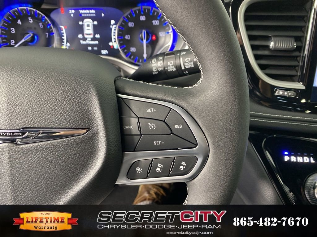 New 2026 Chrysler Pacifica Select image 17