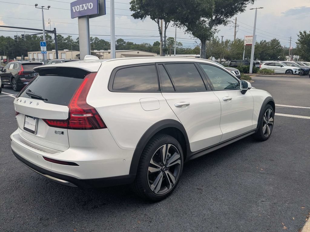 Used 2026 Volvo V60 B5 Cross Country Plus w/ Protection Package Premier AWD/4WD image 6