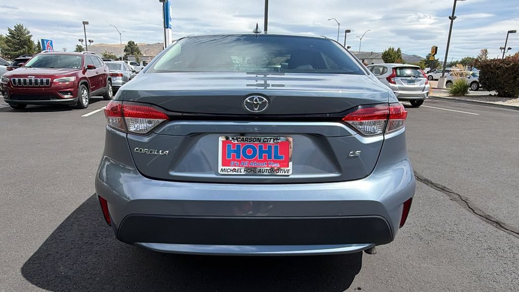 Used 2022 Toyota Corolla LE FWD image 4