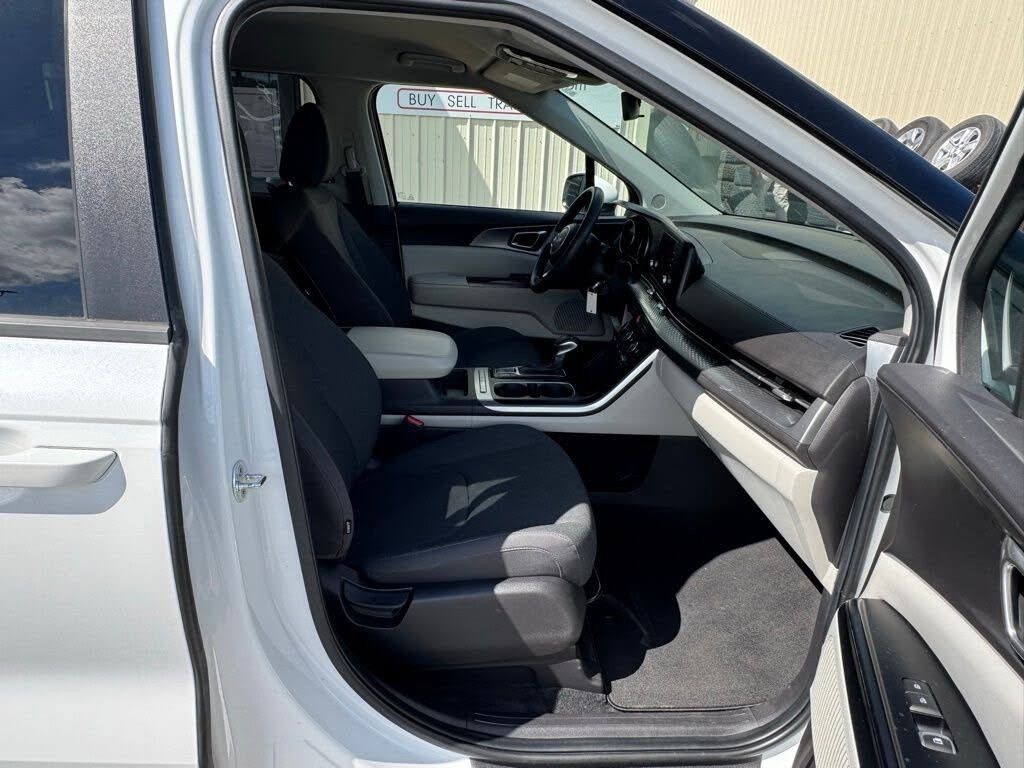 Used 2022 Kia Carnival LX FWD image 36